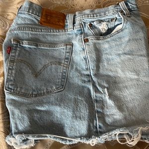 LEVI’S SHORTS